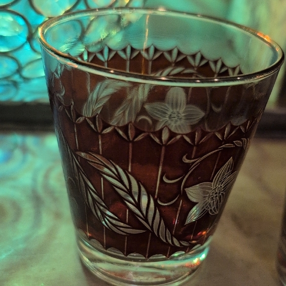 Elegant Floral Etched Glasses - Picture 3 of 8